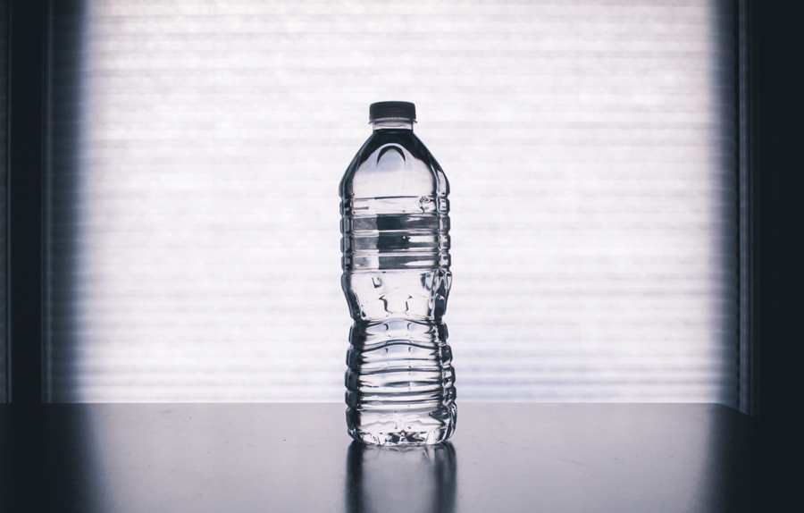 In Italia beviamo 8 mld di bottiglie di plastica all'anno.