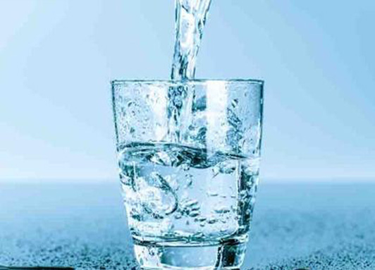 Acqua Alcalina Ionizzata, tutti i benefici: acqua rivoluzionaria anti age